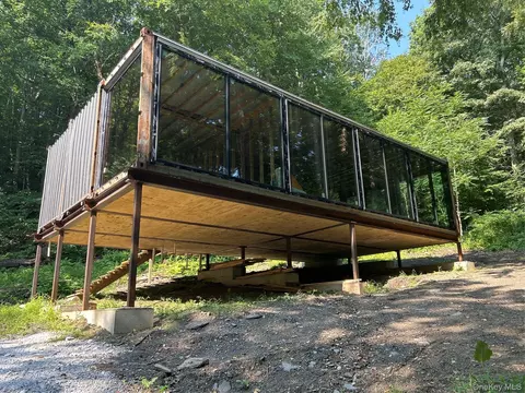 23 Reservoir Rd, North East, NY 12546
