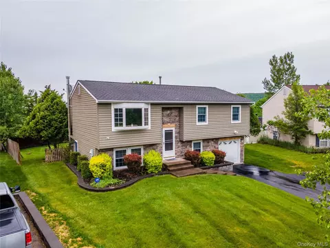5 Columbia Cir, Highland Mills, NY 10930