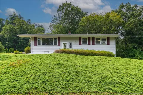 68 Parkcrest Dr, Rosendale, NY 12472