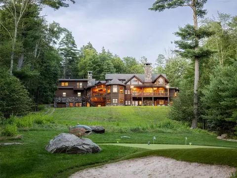 60 Top Ridge Trl, Bethel, NY 12720