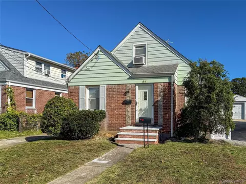 61 Mary St, Valley Stream, NY 11580