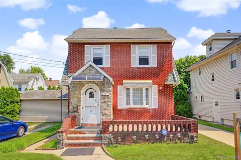 29 Holland Ave, North Hempstead, NY 11001