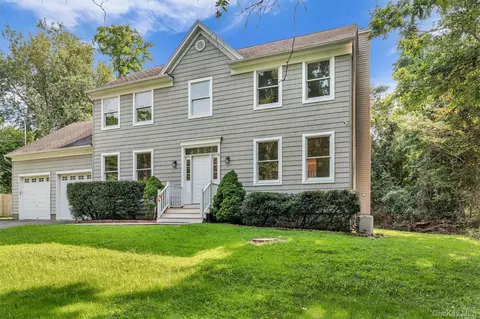 1871 Edwards Ave, Calverton, NY 11933
