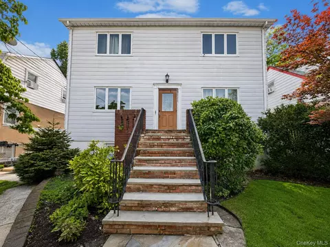 33 Juniper Rd, North Hempstead, NY 11050