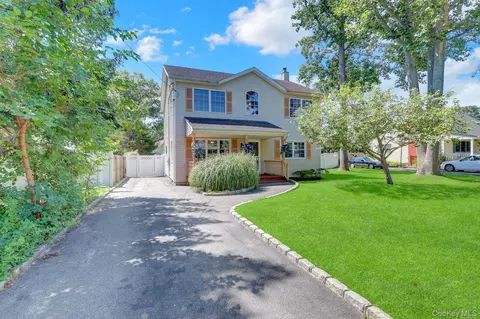18 Aster Ave, Holtsville, NY 11742