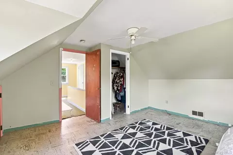 Bedroom - 9 Kinderhook Dr, Poughkeepsie, NY 12603 photo 9 of 11