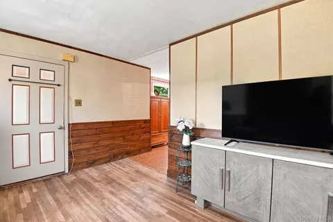 Entry Way - 9 Kinderhook Dr, Poughkeepsie, NY 12603 photo 1 of 4