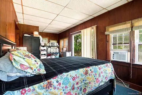 Bedroom - 9 Kinderhook Dr, Poughkeepsie, NY 12603 photo 4 of 11