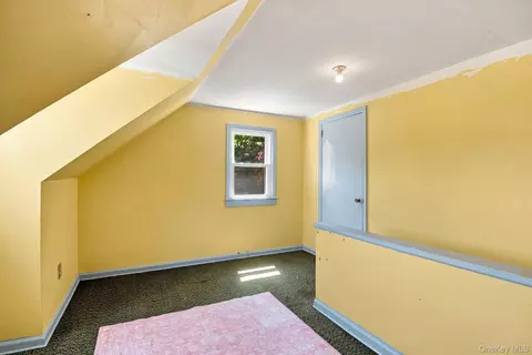 Bedroom - 9 Kinderhook Dr, Poughkeepsie, NY 12603 photo 8 of 11
