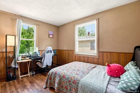 Bedroom - 9 Kinderhook Dr, Poughkeepsie, NY 12603 photo 5 of 11