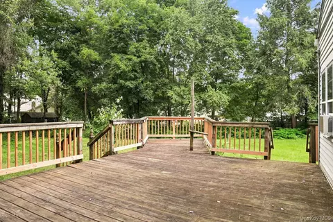 Exterior - 9 Kinderhook Dr, Poughkeepsie, NY 12603 photo 3 of 6