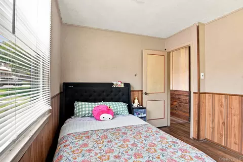 Bedroom - 9 Kinderhook Dr, Poughkeepsie, NY 12603 photo 6 of 11