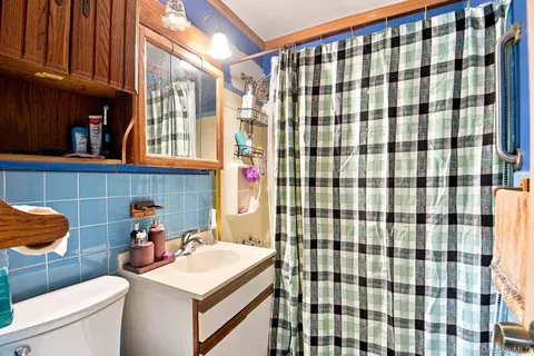 Bath - 9 Kinderhook Dr, Poughkeepsie, NY 12603 photo 1 of 1