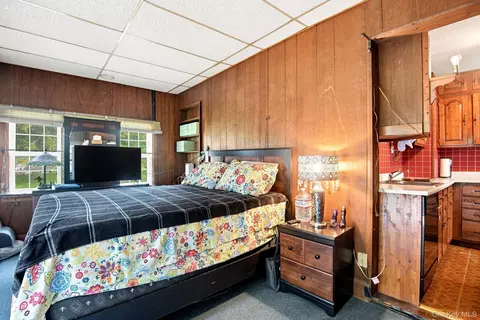 Bedroom - 9 Kinderhook Dr, Poughkeepsie, NY 12603 photo 2 of 11