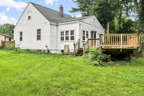 Exterior - 9 Kinderhook Dr, Poughkeepsie, NY 12603 photo 5 of 6