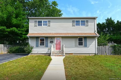3679 Lark St, Levittown, NY 11756