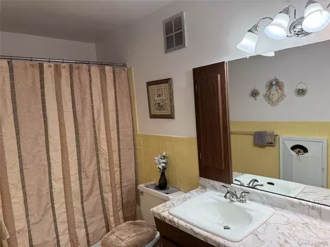 Bath - 1840 Crompond Rd #3B4, Peekskill, NY 10566 photo 1 of 2