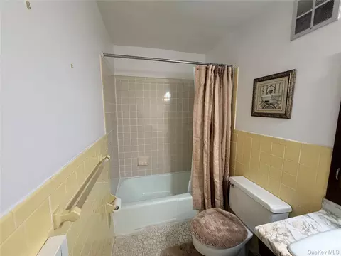 Bath - 1840 Crompond Rd #3B4, Peekskill, NY 10566 photo 1 of 3