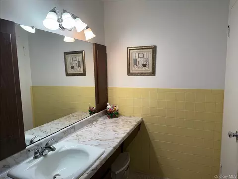 Bath - 1840 Crompond Rd #3B4, Peekskill, NY 10566 photo 2 of 2