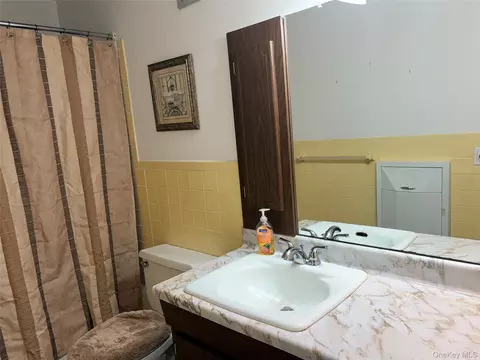 Bath - 1840 Crompond Rd #3B4, Peekskill, NY 10566 photo 2 of 3