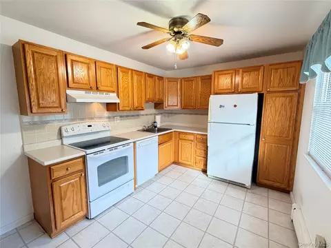 Kitchen - 1840 Crompond Rd #3B4, Peekskill, NY 10566 photo 1 of 2