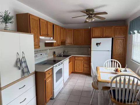 Kitchen - 1840 Crompond Rd #3B4, Peekskill, NY 10566 photo 1 of 2