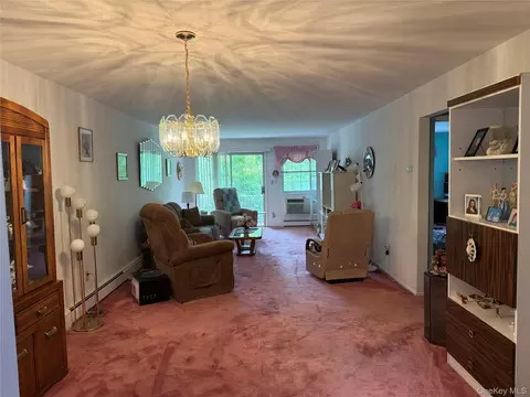 Living - 1840 Crompond Rd #3B4, Peekskill, NY 10566 photo 1 of 3