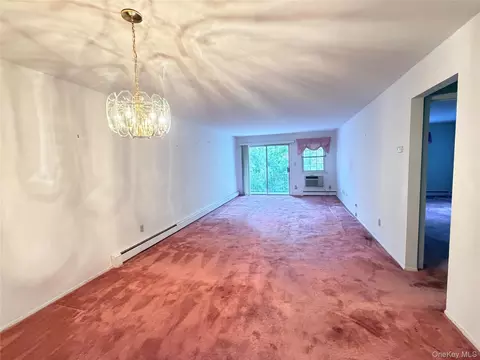 Living - 1840 Crompond Rd #3B4, Peekskill, NY 10566 photo 1 of 3