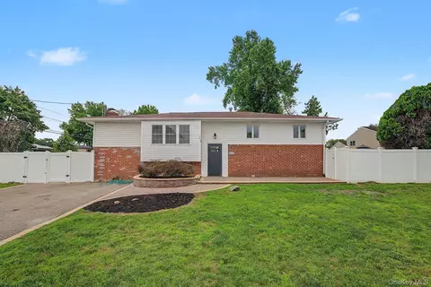 414 Westview Ave, Deer Park, NY 11729