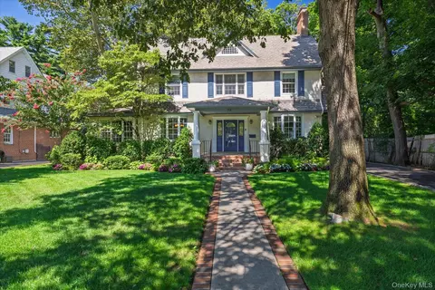 72 Broadway, Rockville Centre, NY 11570