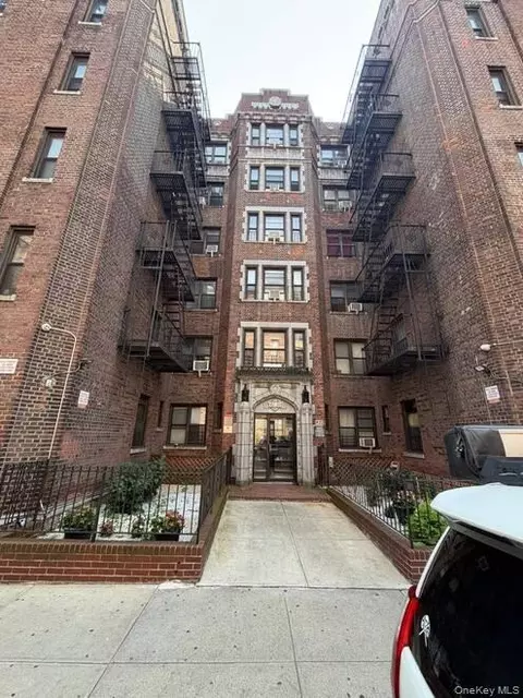 42-02 Layton St #106, Elmhurst, NY 11373