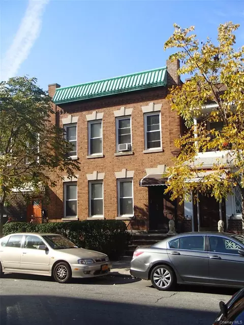 28-30 41st St, New York, NY 11103