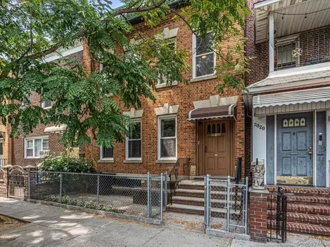 28-30 41st St, New York, NY 11103