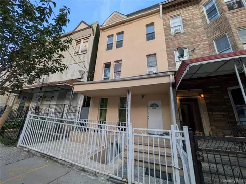 1320 Clay Ave, New York, NY 10456