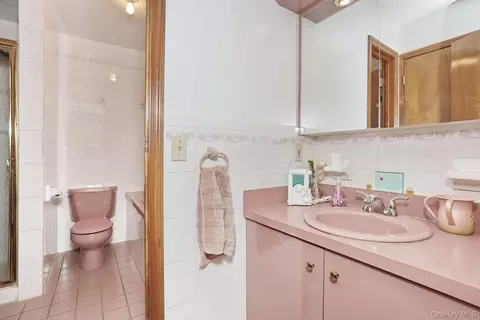 Bath - 1 Morris Rd, Ramapo, NY 10977 photo 1 of 4