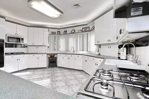 Kitchen - 1 Morris Rd, Ramapo, NY 10977 photo 2 of 3