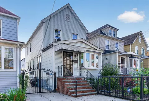 8816 204th St, New York, NY 11423