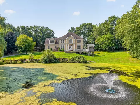 15 Winston Pl, Marlboro, NY 12542