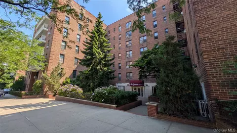 6309 108th St #5D, New York, NY 11375