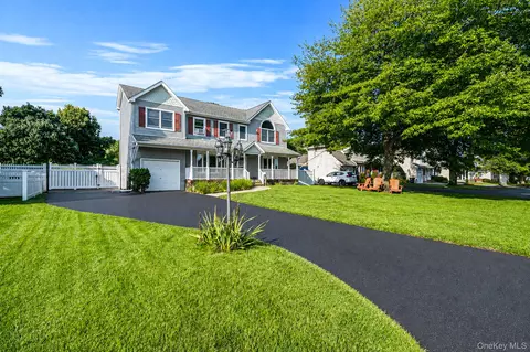 65 Sylvia Dr, West Islip, NY 11795