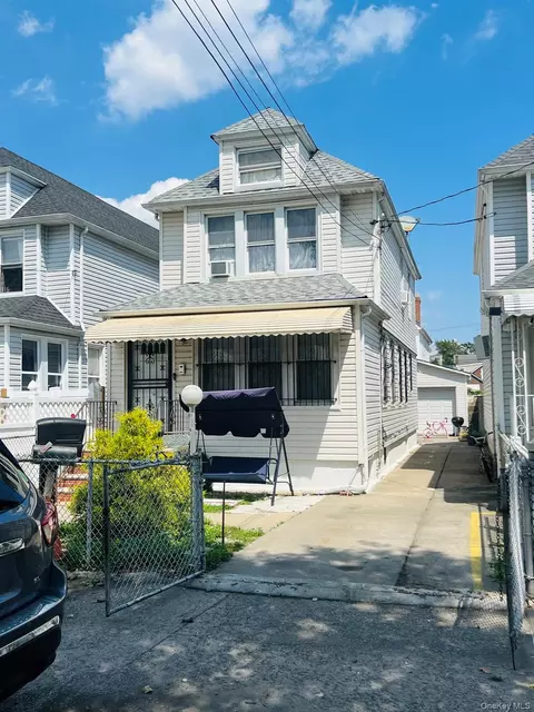 10943 133rd St, New York, NY 11420
