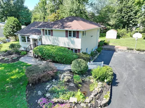 24 Scott Dr, Clarkstown, NY 10956