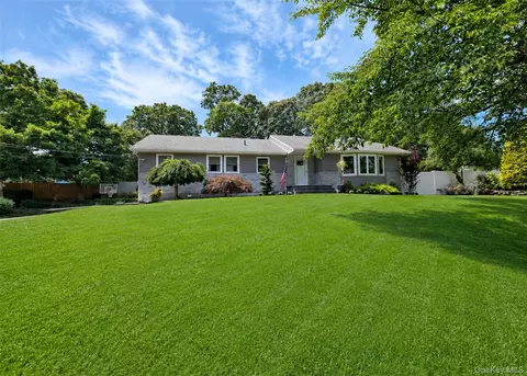 108 Walnut St, Lake Grove, NY 11755