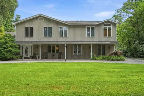 11 Soundview Dr, Port Jefferson, NY 11777