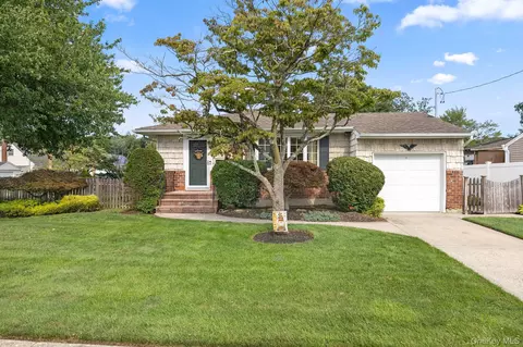 151 N East Blvd, Massapequa, NY 11758
