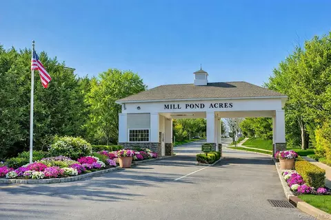 74 Miro Pl, North Hempstead, NY 11050