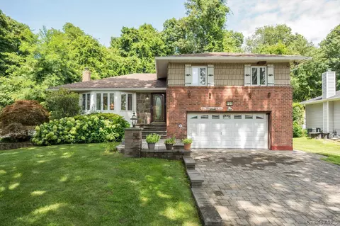 131 Stratford N, North Hempstead, NY 11577
