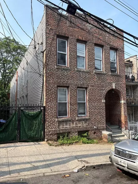 632 E 223rd St, New York, NY 10466
