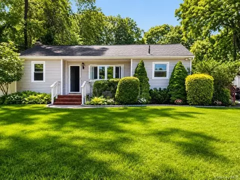 24 Oakcrest Ave, Middle Island, NY 11953