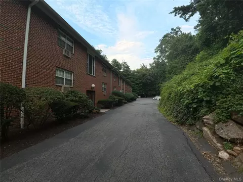 6 Dove Ct #M, Cortlandt, NY 10520
